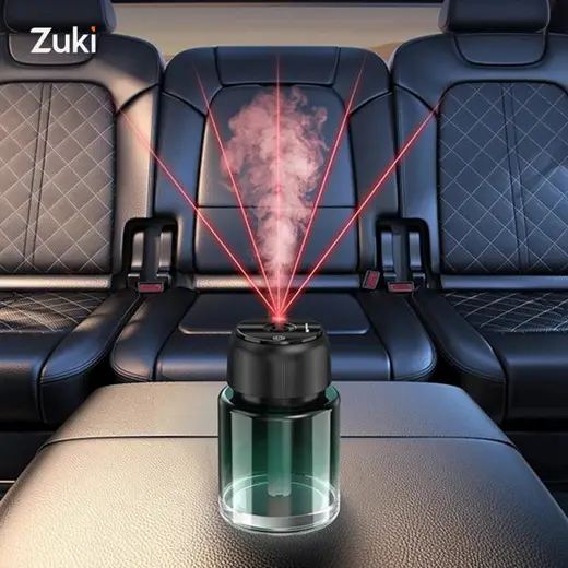 Difusor sin agua con luz de estrellas de Zuki en la consola del auto